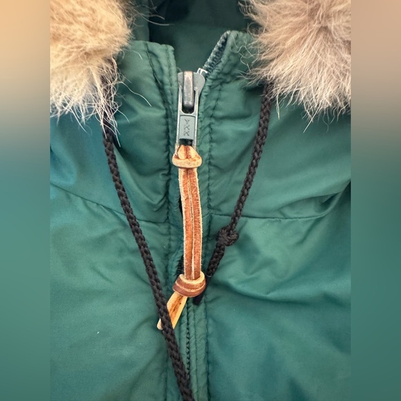 VINTAGE! L.L. Bean Goose Down Parka with Fur Hood- see measurements - Picture 2 of 16